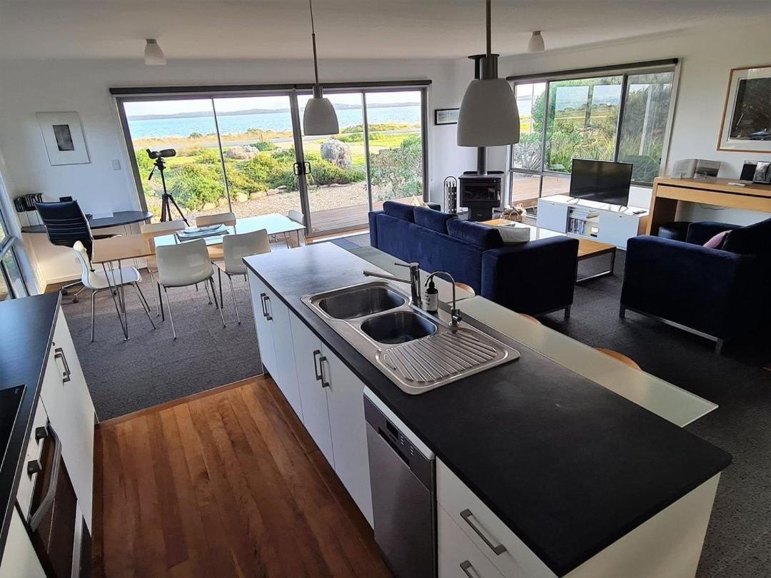 Coorong Waterfront Retreat Villa Meningie ภายนอก รูปภาพ