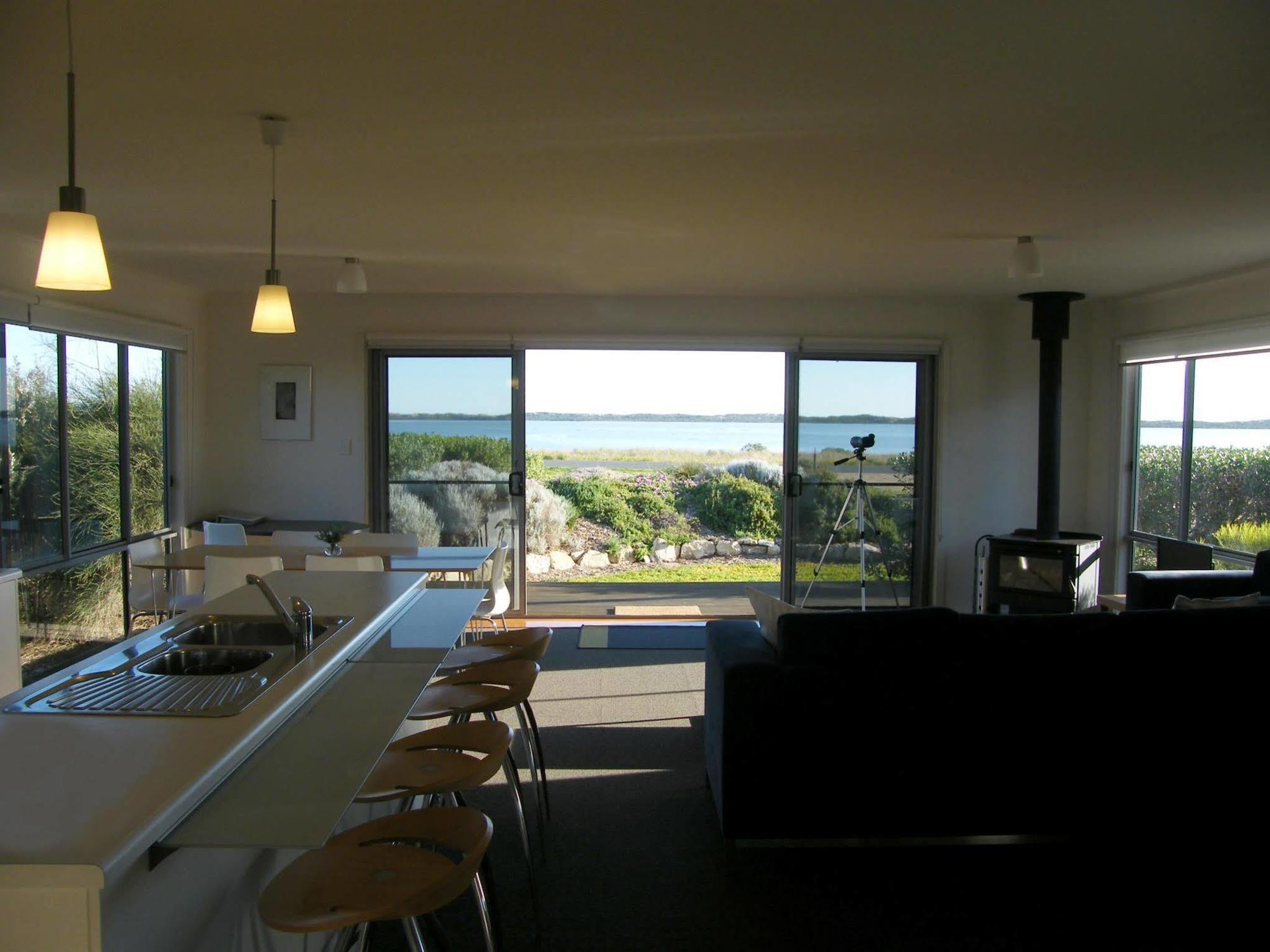 Coorong Waterfront Retreat Villa Meningie ภายนอก รูปภาพ