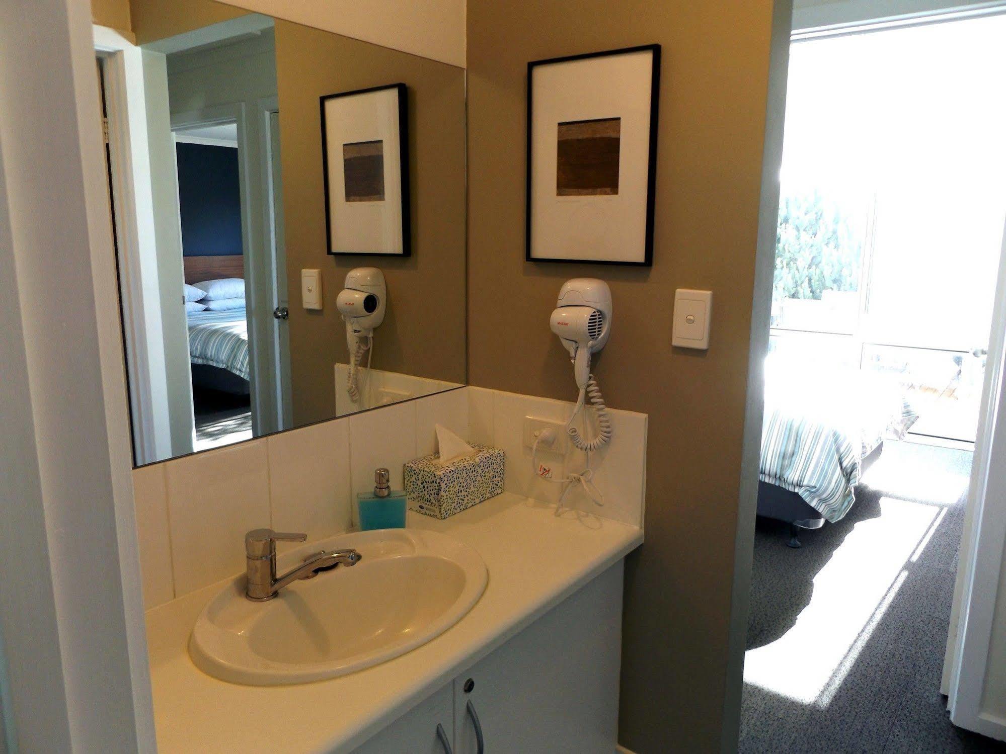 Coorong Waterfront Retreat Villa Meningie ภายนอก รูปภาพ