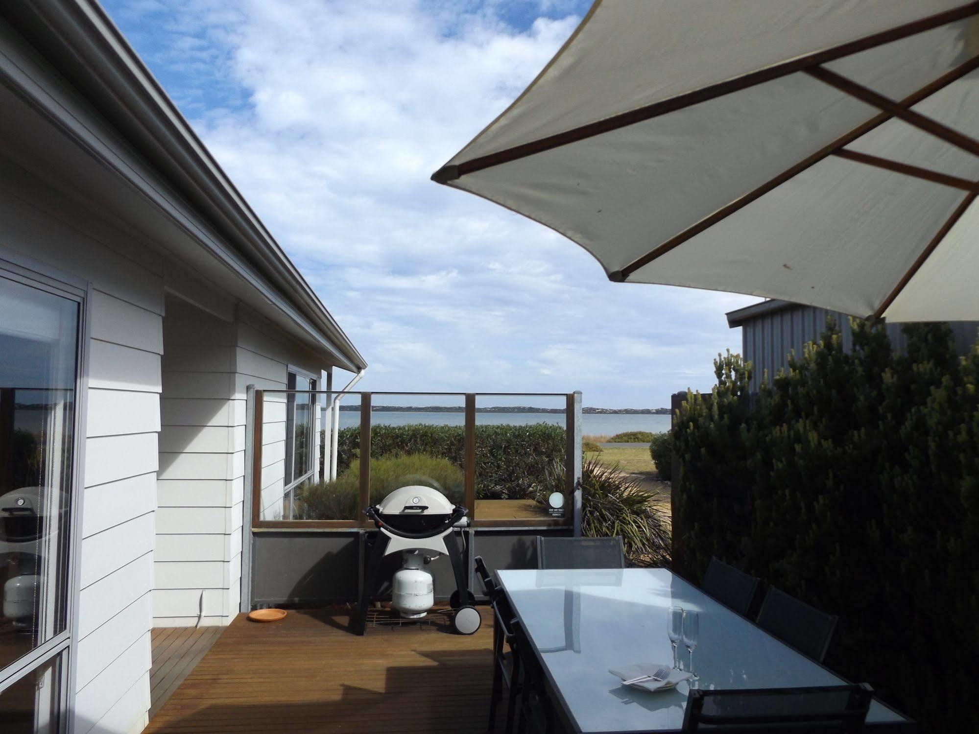 Coorong Waterfront Retreat Villa Meningie ภายนอก รูปภาพ