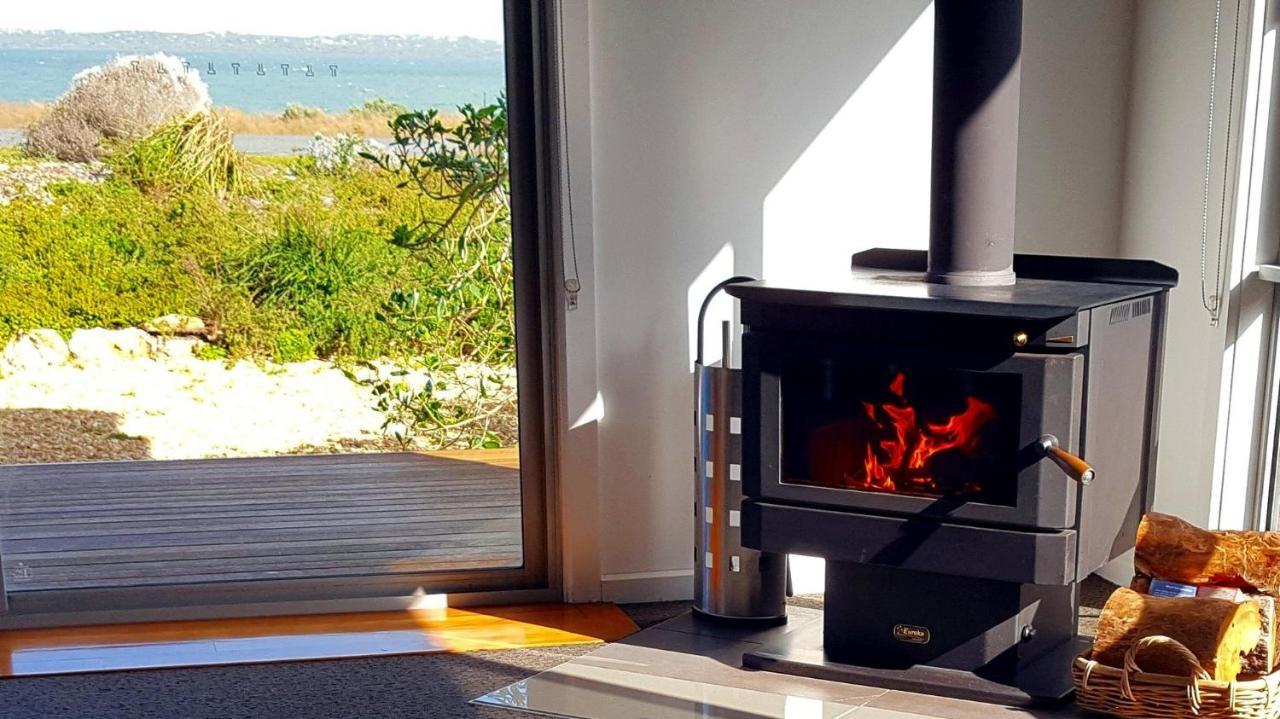 Coorong Waterfront Retreat Villa Meningie ภายนอก รูปภาพ